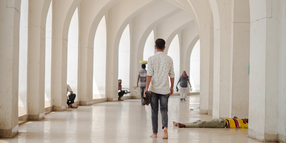 as cores que vão dominar a moda praia 2025